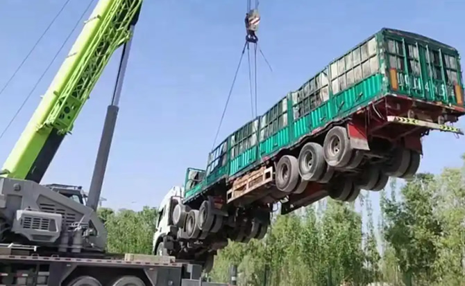 屏山道路脱困救援案例